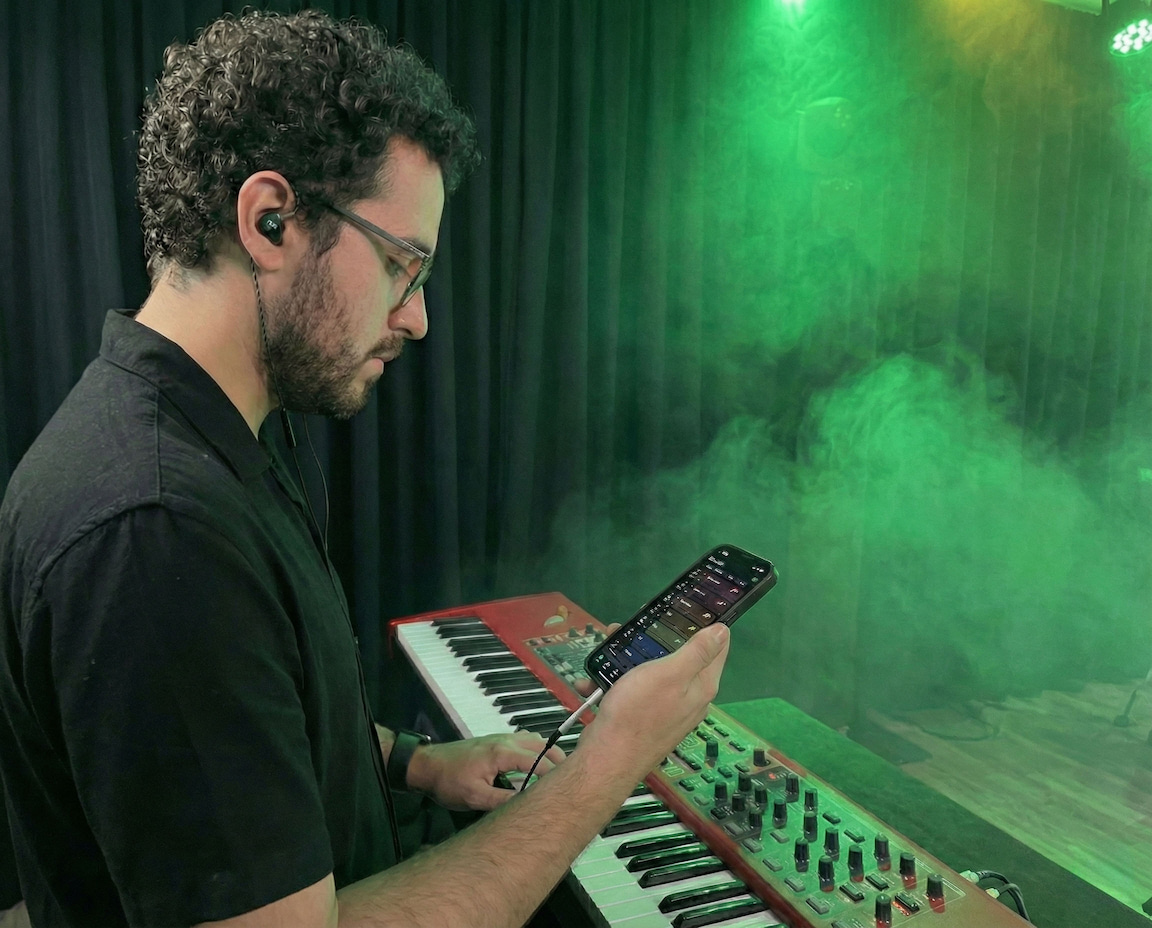 Musician controlling mix